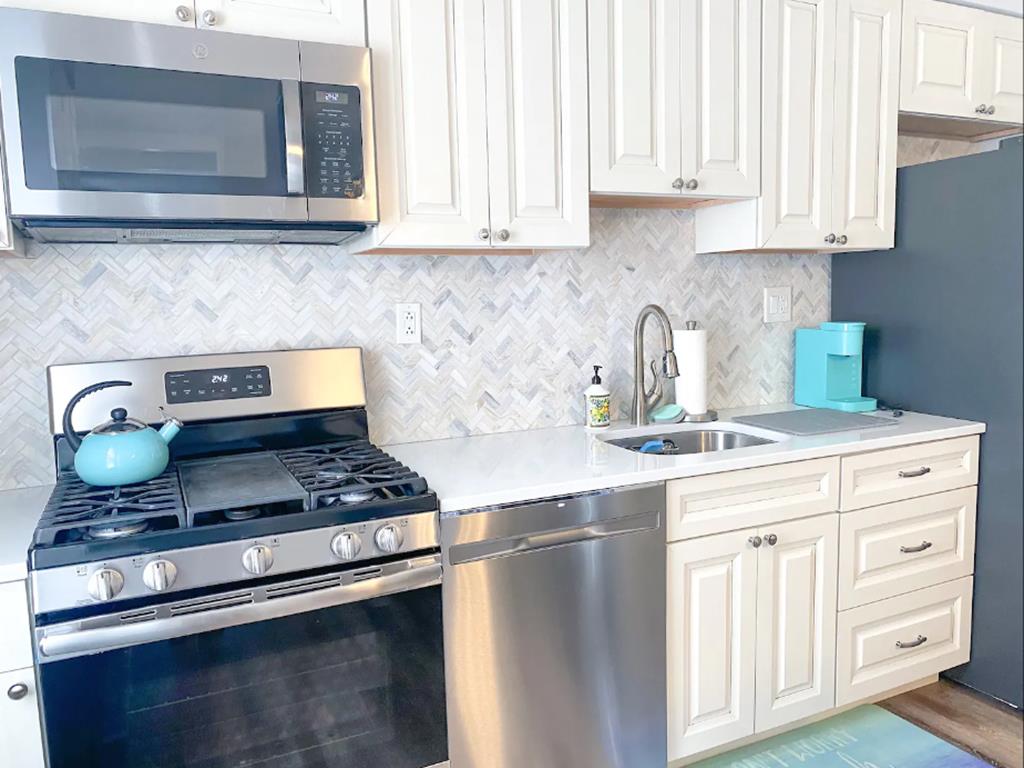 3 Bedroom With A Beach View! | Photo 10