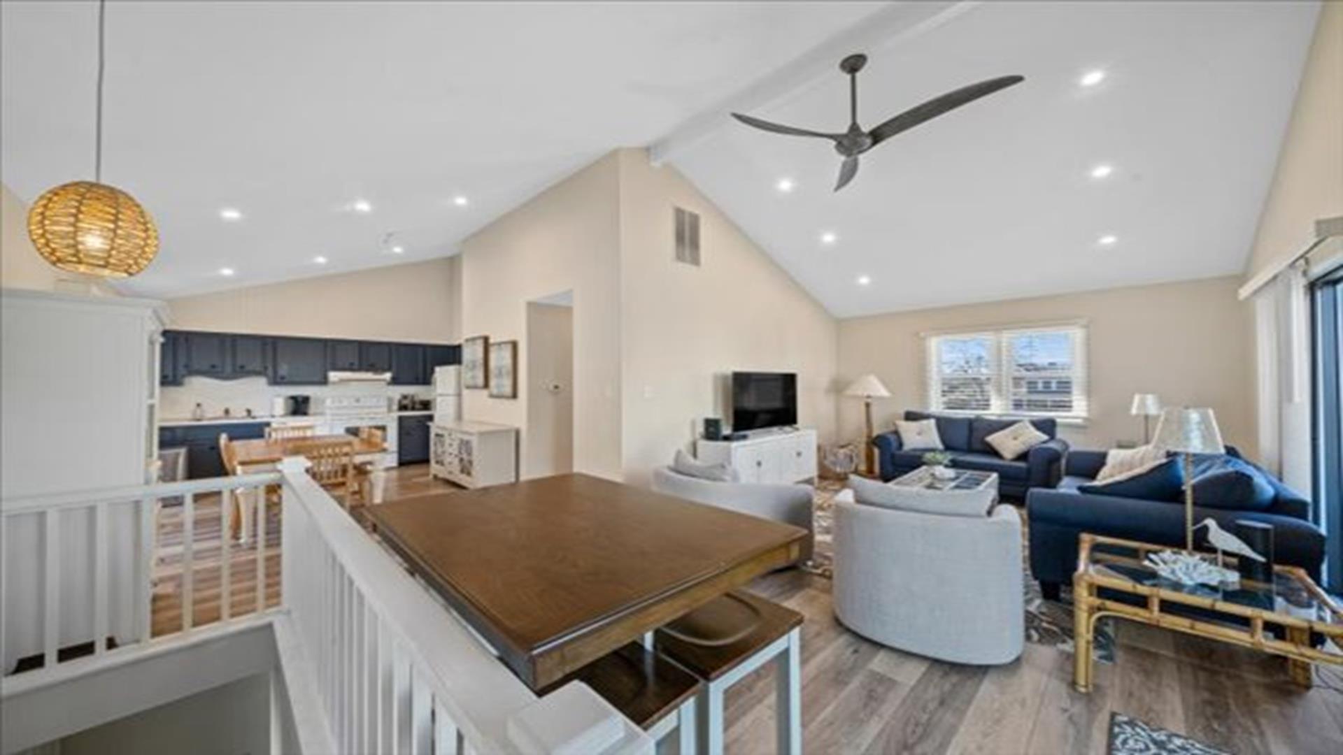 10108 Third ave  W/S Front, Stone Harbor (Mid-Island) - Picture 3