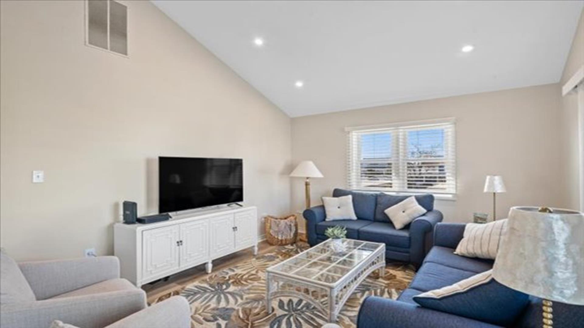10108 Third ave  W/S Front, Stone Harbor (Mid-Island) - Picture 4