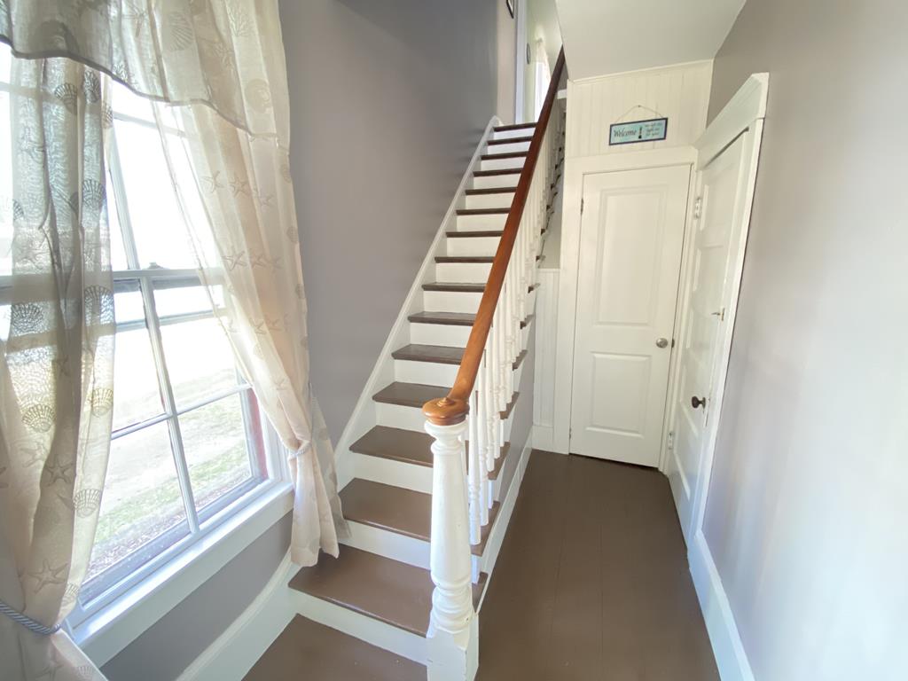 The Daisy Cottage- 2nd and 3rd Floor Unit | Photo 4