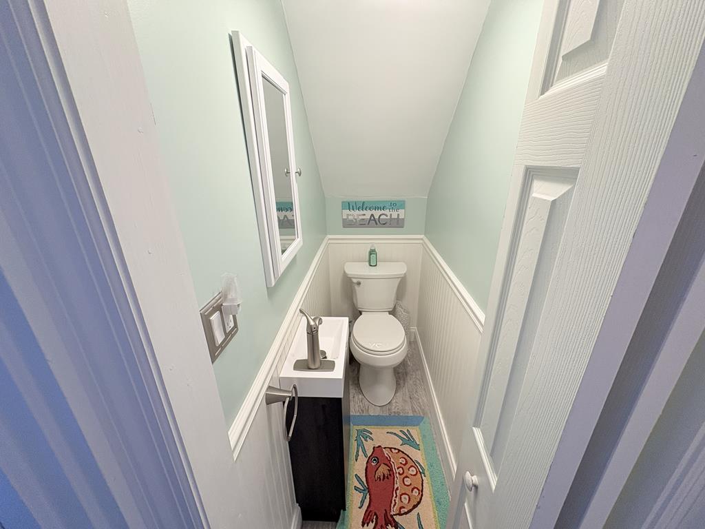 The Daisy Cottage- 2nd and 3rd Floor Unit | Photo 23