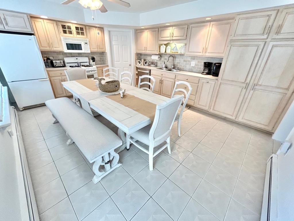 Happy Family Bungalow LINENS INCLUDED! Jersey Cape Realty