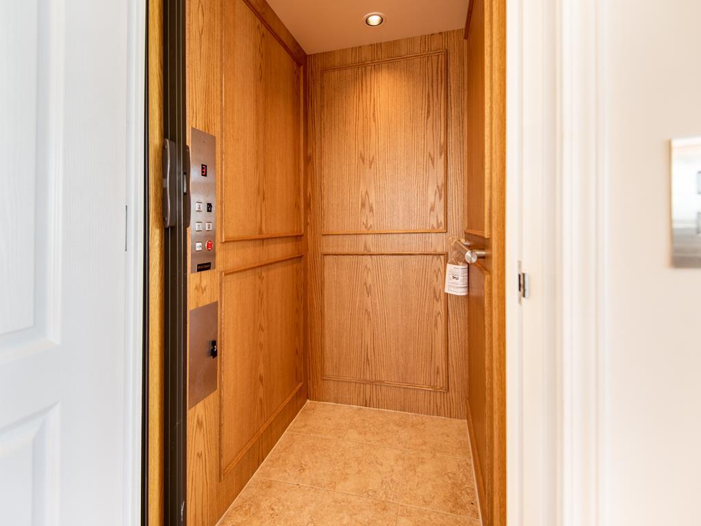 14 E. Gloucester Avenue, Harvey Cedars (Ocean Front)