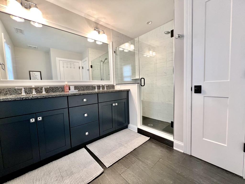 New Modern House with pool! | Photo 16