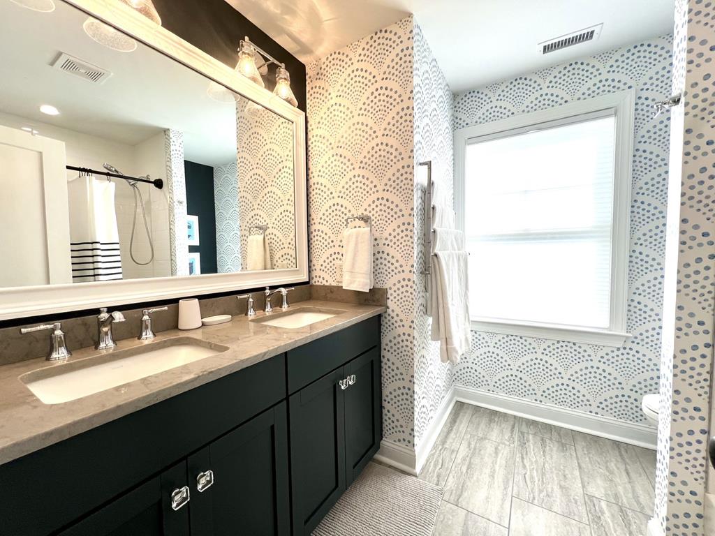 New Modern House with pool! | Photo 25