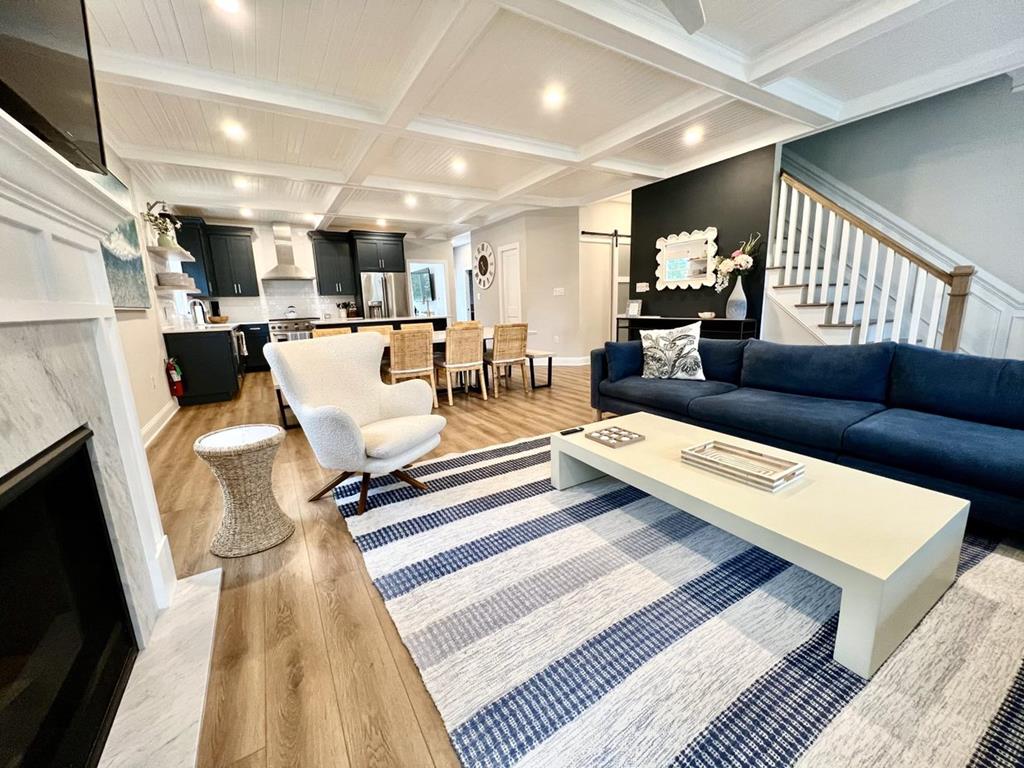 New Modern House with pool! | Photo 5