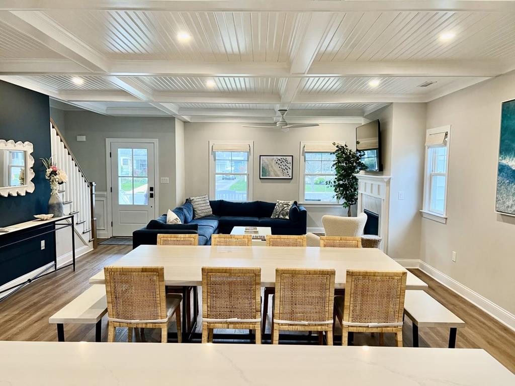 New Modern House with pool! | Photo 6