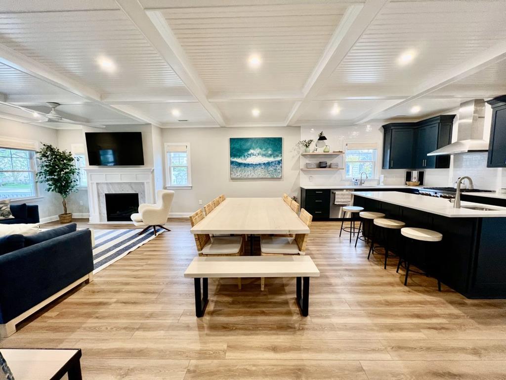 New Modern House with pool! | Photo 7