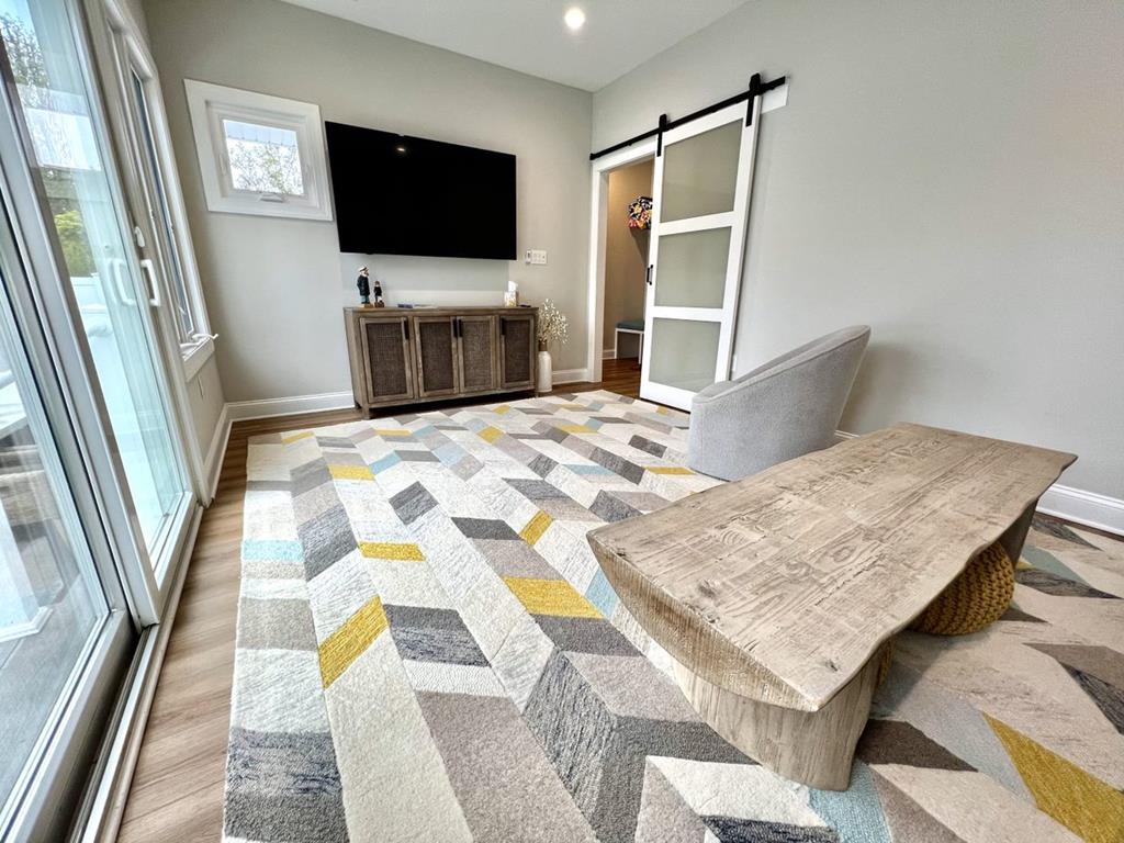 New Modern House with pool! | Photo 9