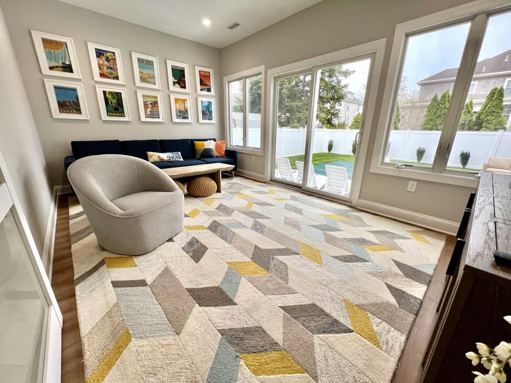 New Modern House with pool! | Photo 10