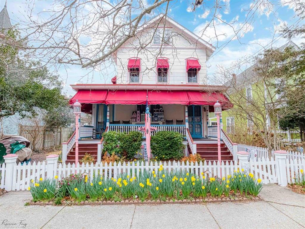 Newly Renovated - 9 Bedroom Rental - Sleeps 25 | Photo 2