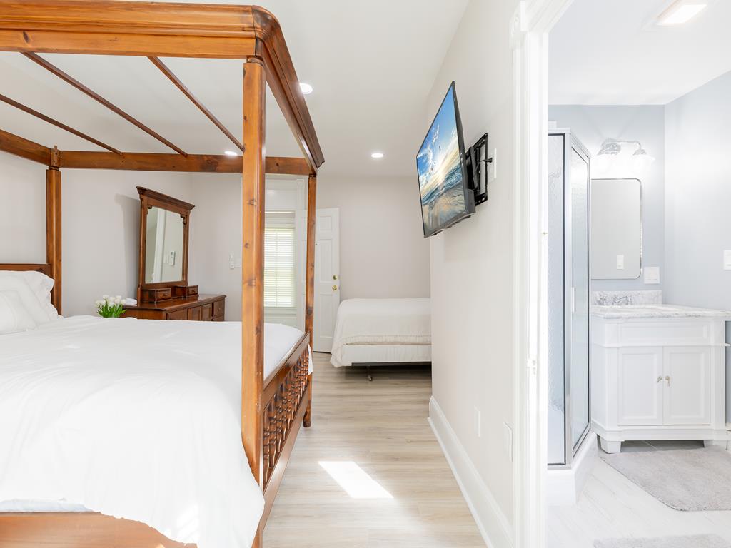 Newly Renovated - 9 Bedroom Rental - Sleeps 25 | Photo 19