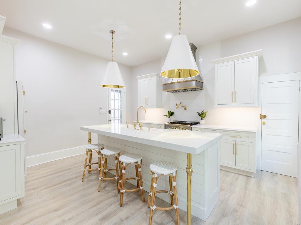 Newly Renovated - 9 Bedroom Rental - Sleeps 25