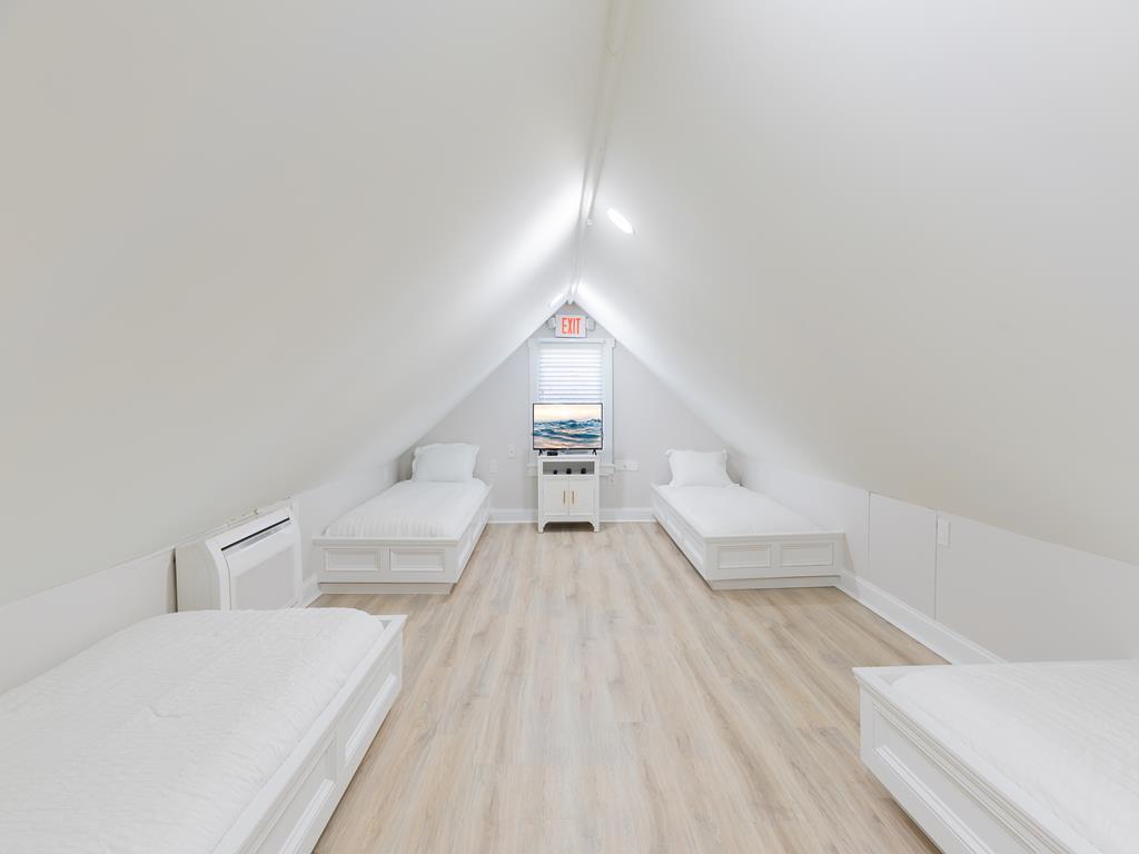 Newly Renovated - 9 Bedroom Rental - Sleeps 25 | Photo 27