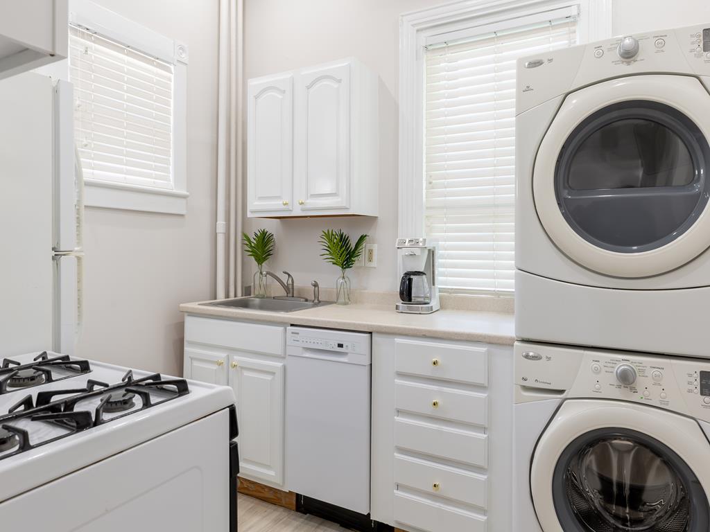 Newly Renovated - 9 Bedroom Rental - Sleeps 25 | Photo 32