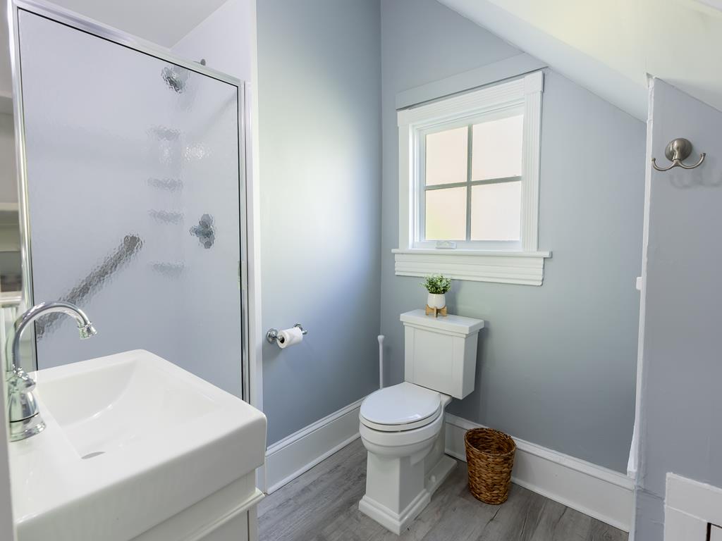 Newly Renovated - 9 Bedroom Rental - Sleeps 25 | Photo 34