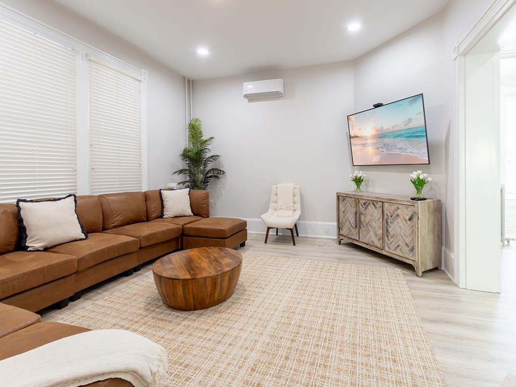 Newly Renovated - 9 Bedroom Rental - Sleeps 25 | Photo 7