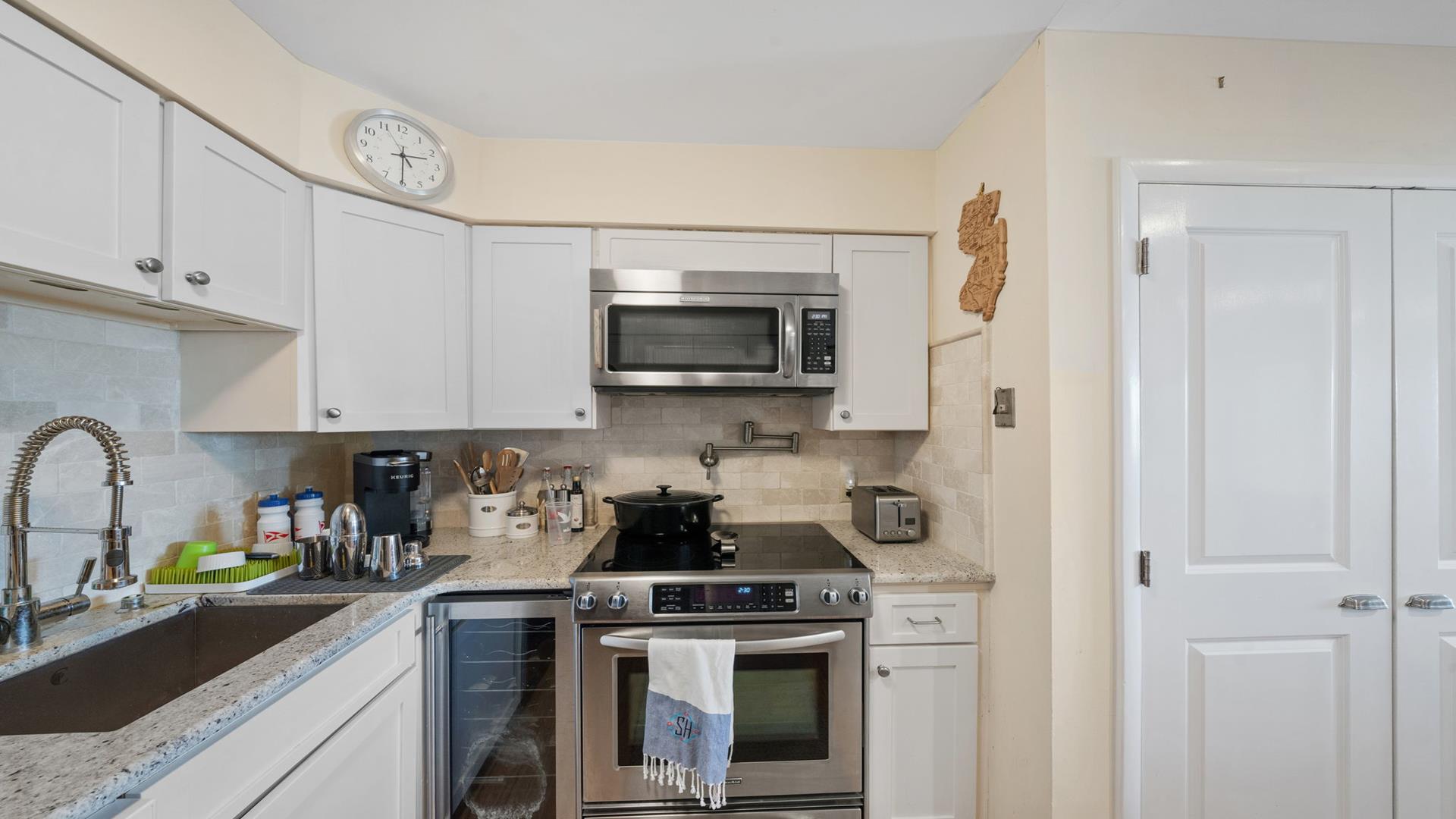10726 Third Avenue, Stone Harbor (Mid-Island)