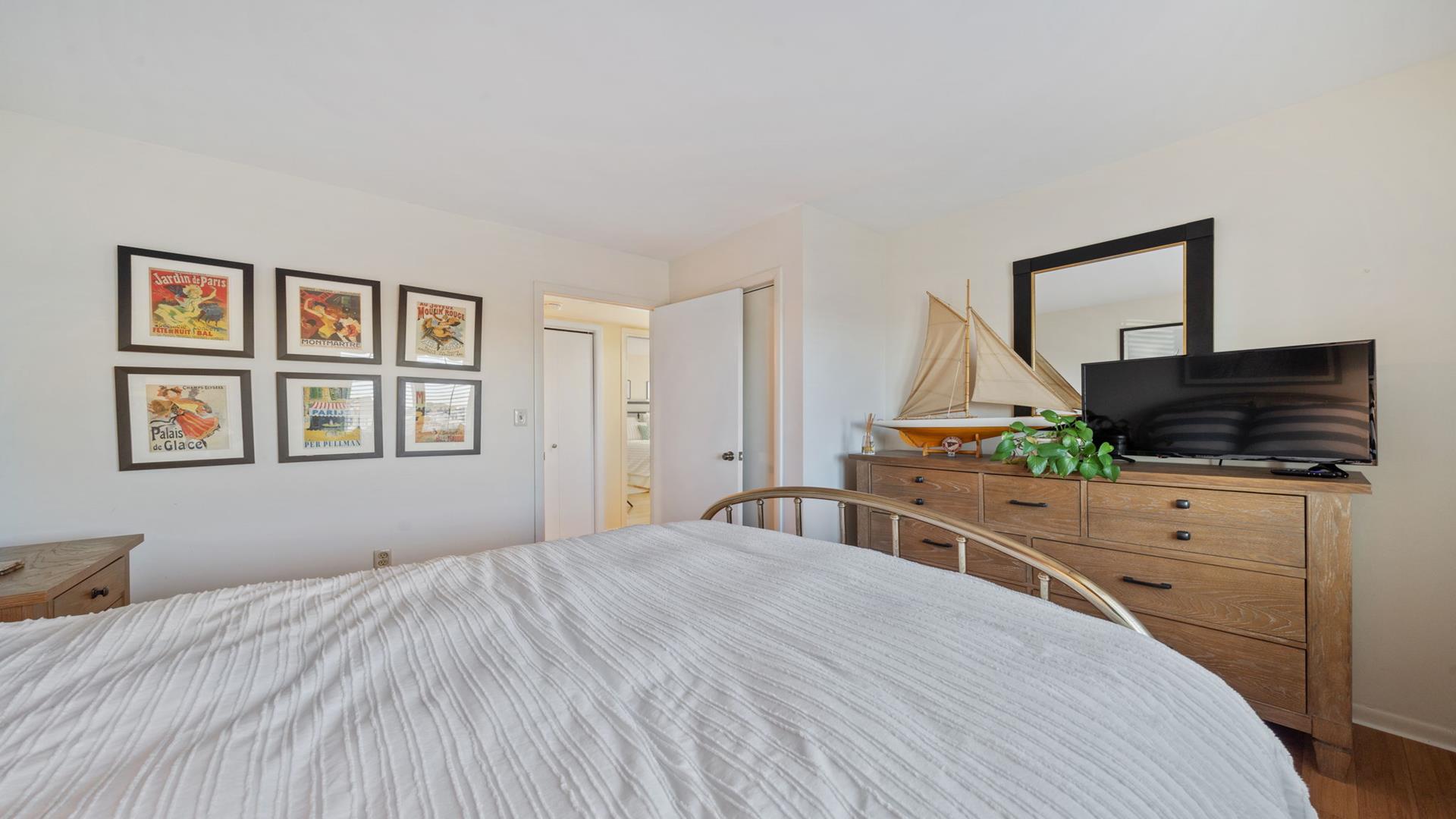 10726 Third Avenue, Stone Harbor (Mid-Island)