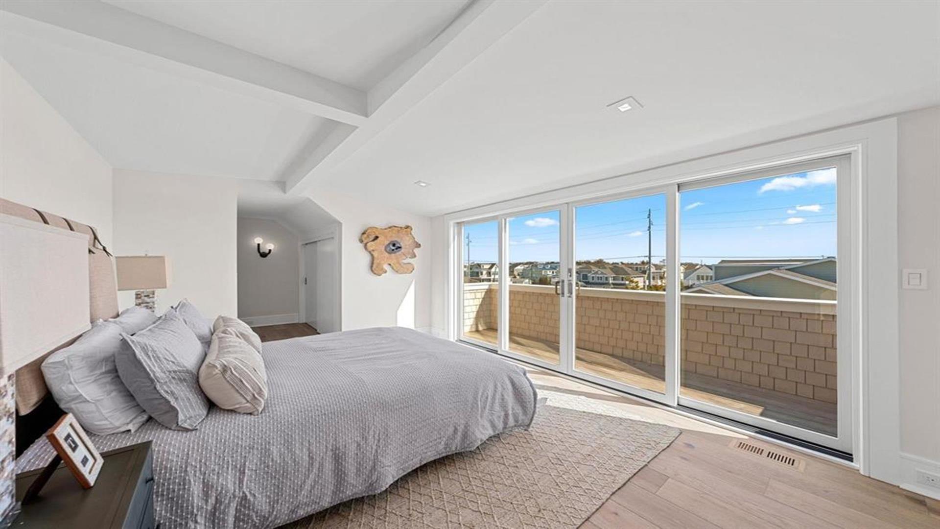 315 58th Street, Avalon (Bay Front)