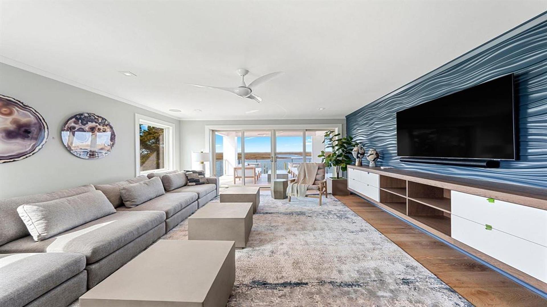 315 58th Street, Avalon (Bay Front)