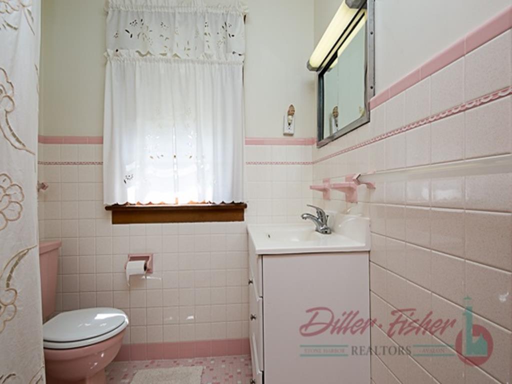 4849 Ocean Drive, Avalon (Center)