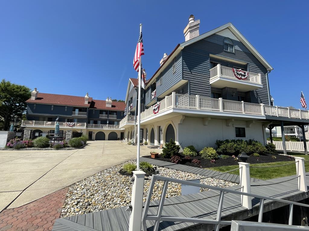 The Waterfront Townhouse in Marina District! | Photo 4