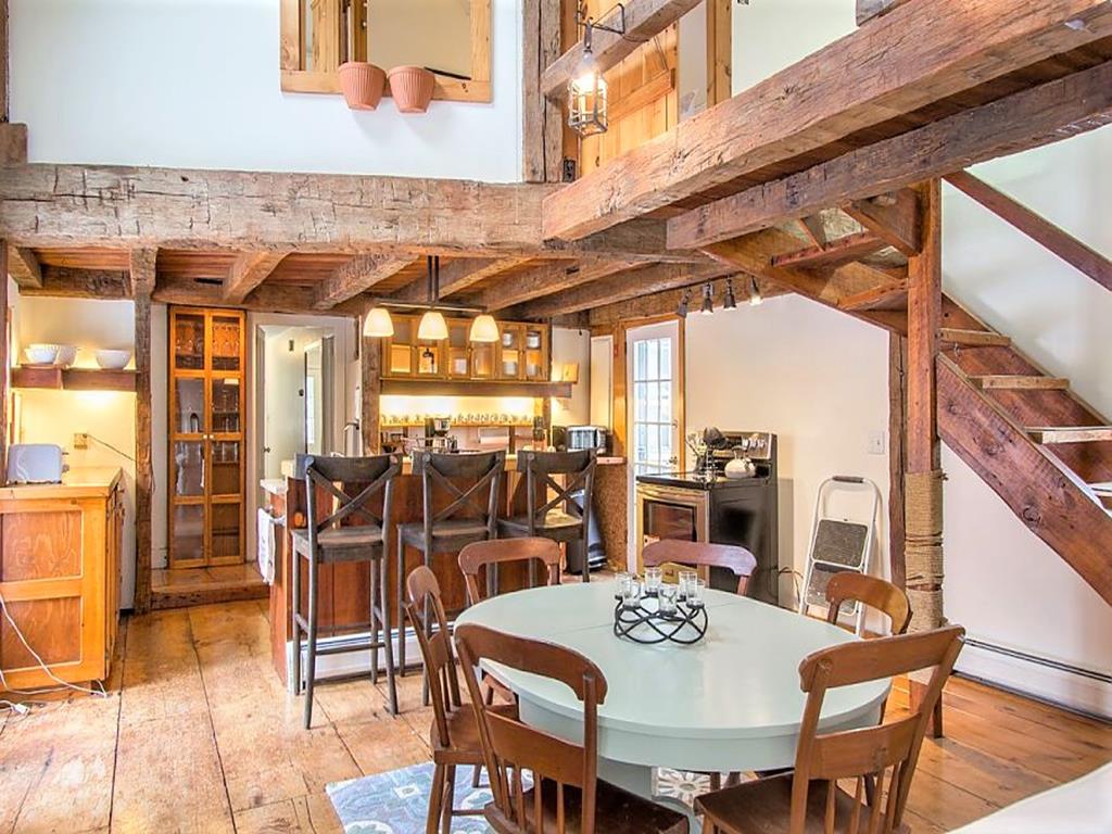 694 State Road, West Tisbury, MA 02575, In Town