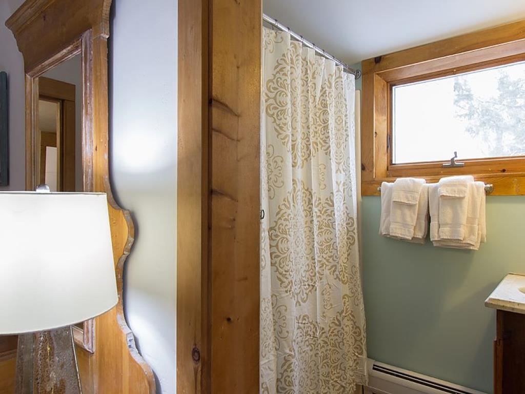 For Lease 694 State Road, West Tisbury, MA 02575, In Town 5 Beds / 4