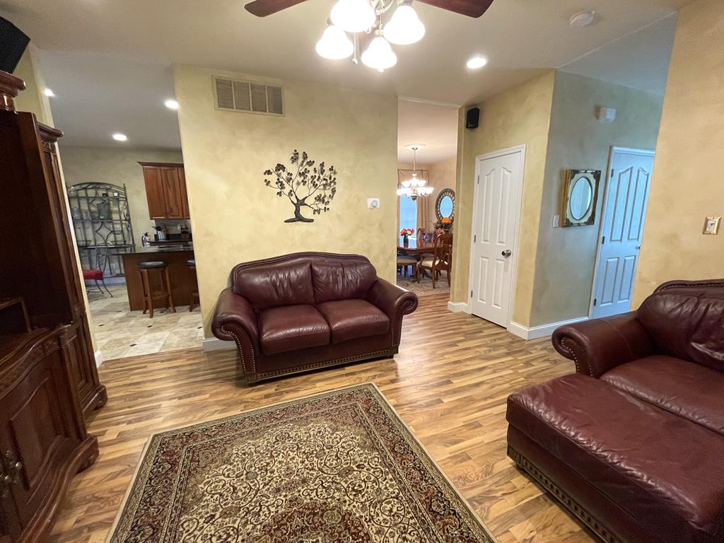 733 Sunset Blvd | Photo 20