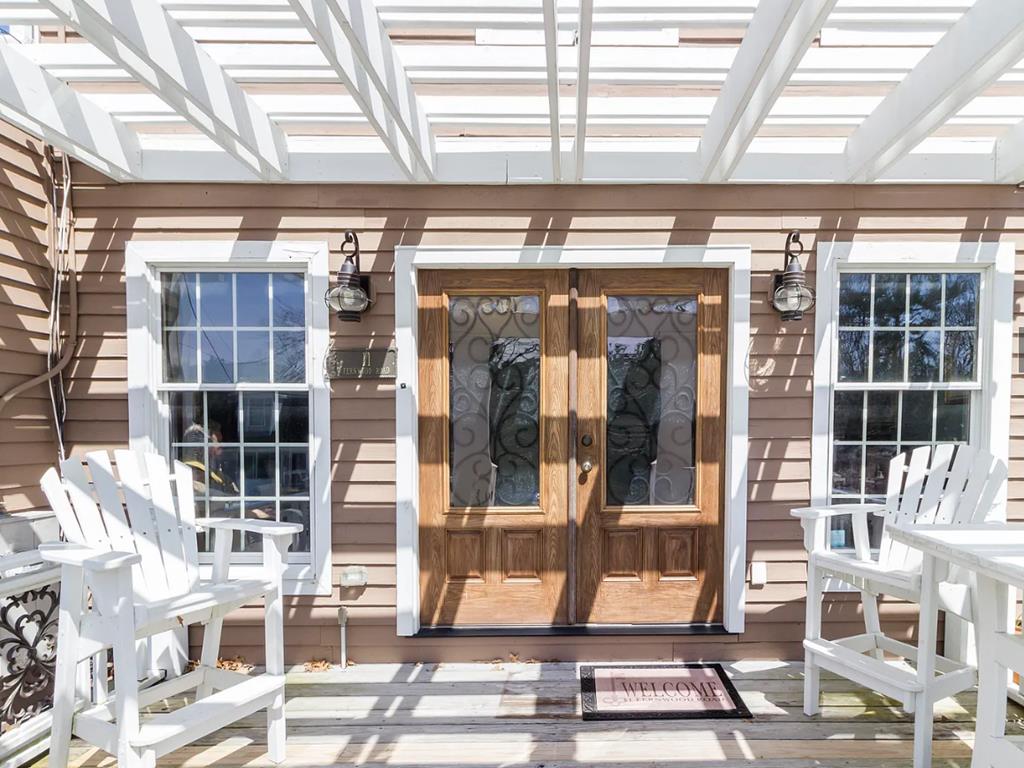 Pet Friendly Home - Fernwood Rd | Photo 3