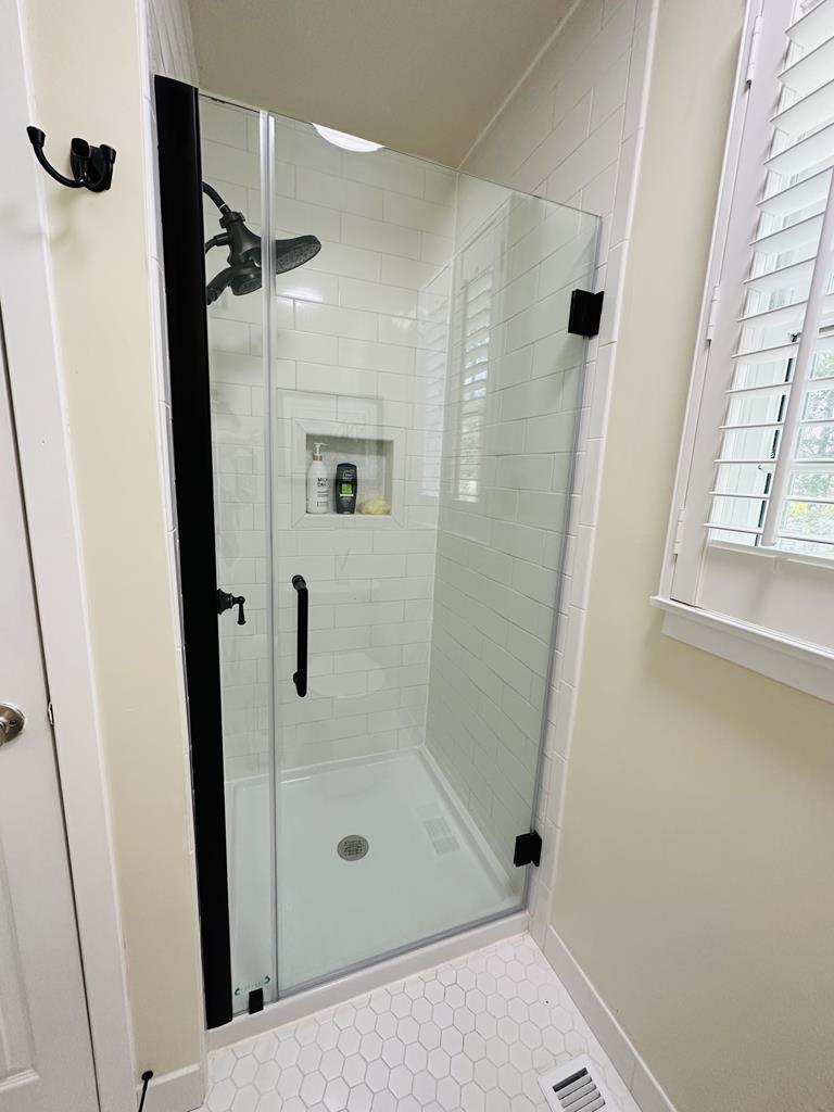 Pet Friendly Home - Fernwood Rd | Photo 16