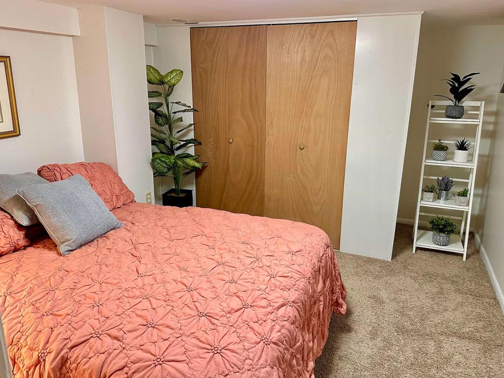 Pet Friendly Home - Fernwood Rd | Photo 20