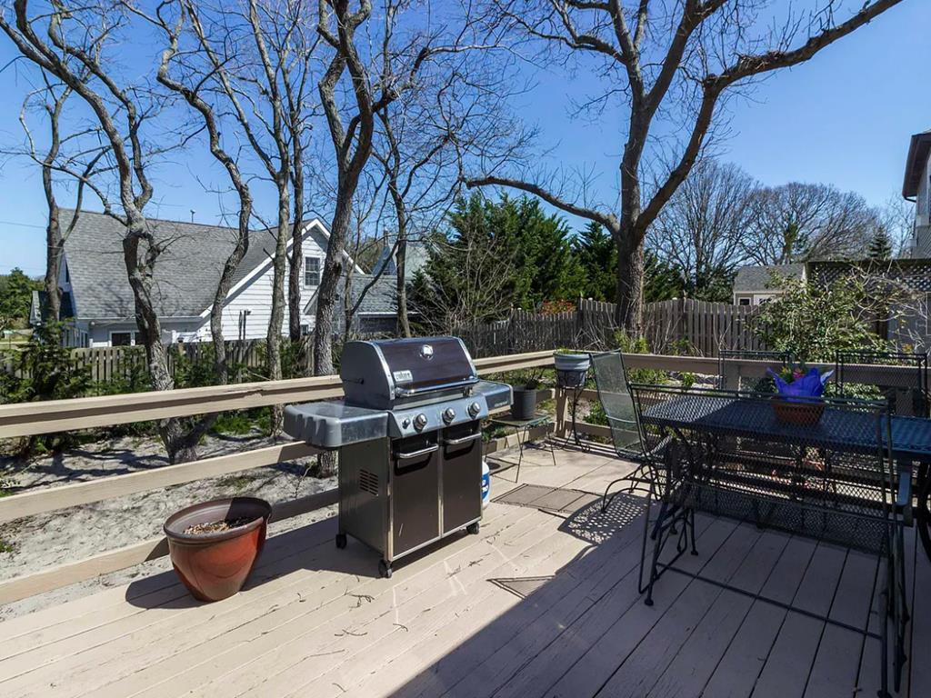 Pet Friendly Home - Fernwood Rd | Photo 21