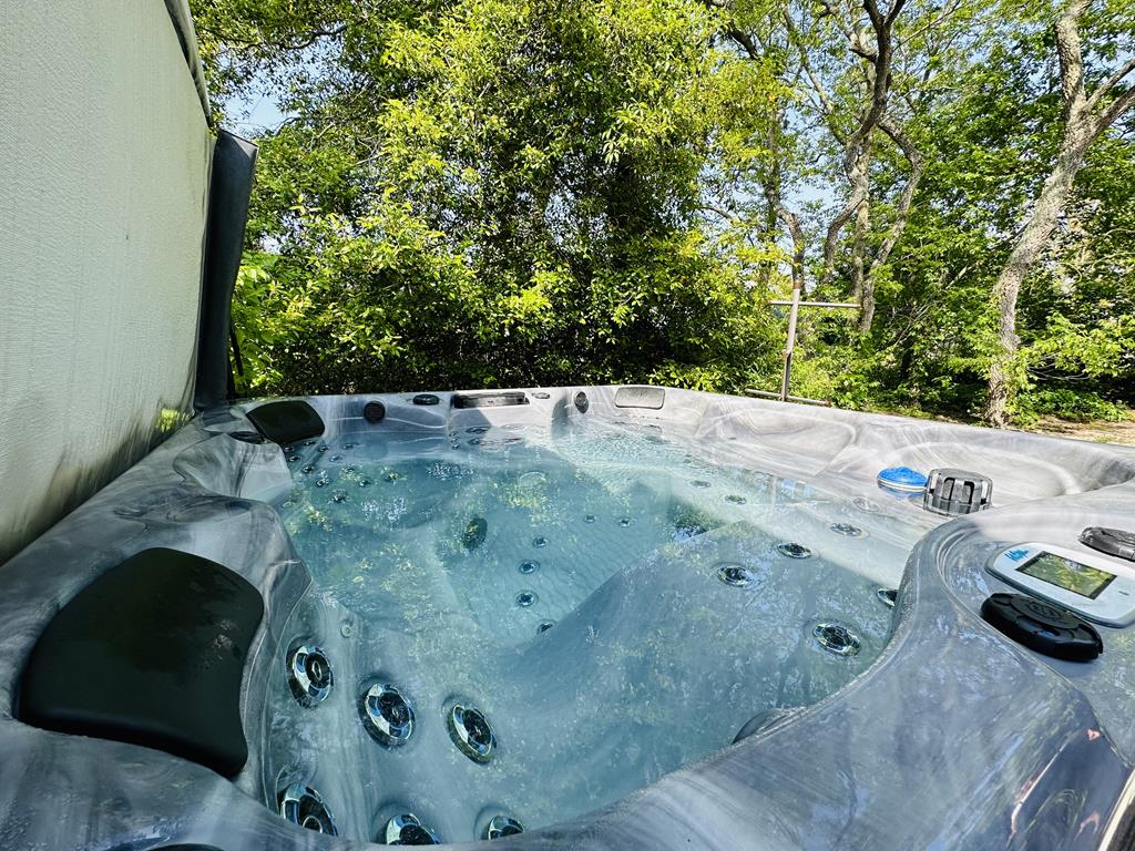 Pet Friendly Home - Fernwood Rd | Photo 22