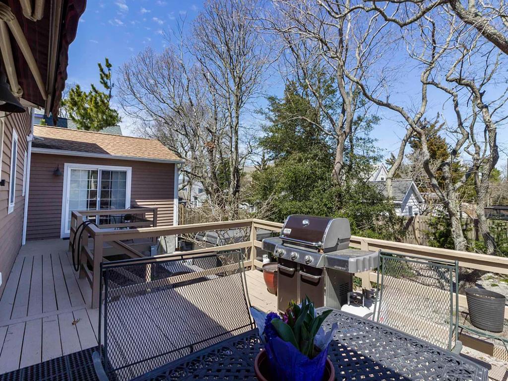 Pet Friendly Home - Fernwood Rd | Photo 23