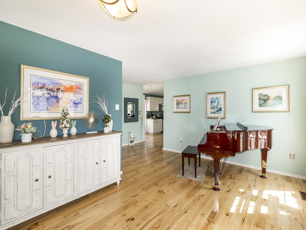 Pet Friendly Home - Fernwood Rd | Photo 5