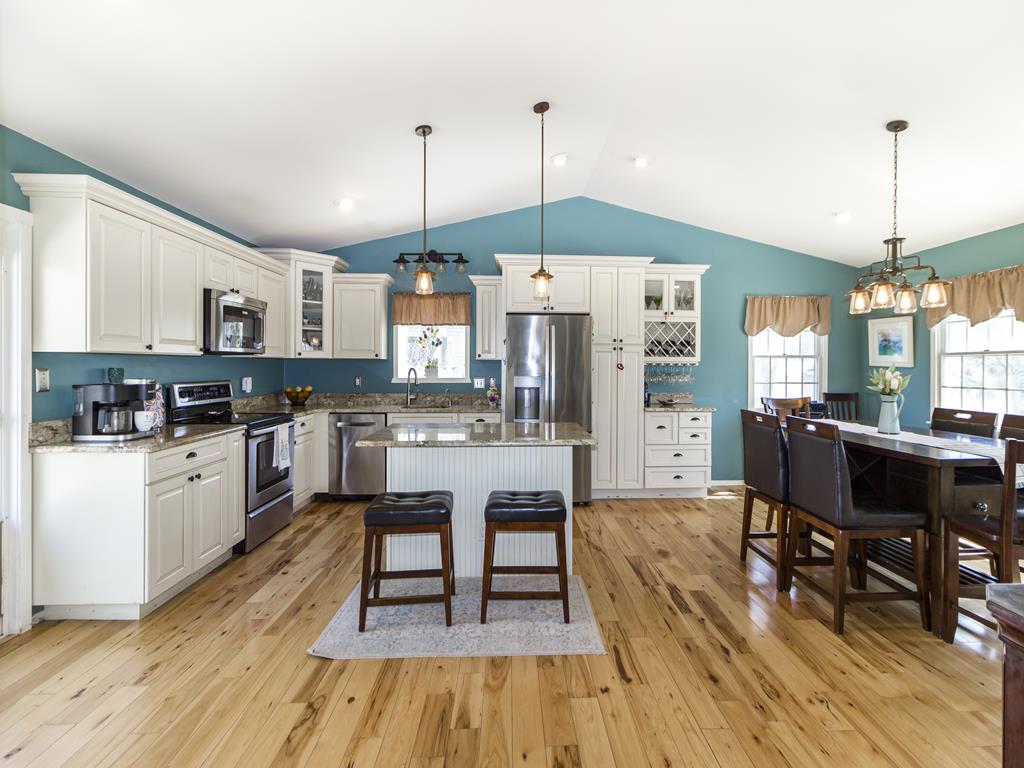 Pet Friendly Home - Fernwood Rd | Photo 6