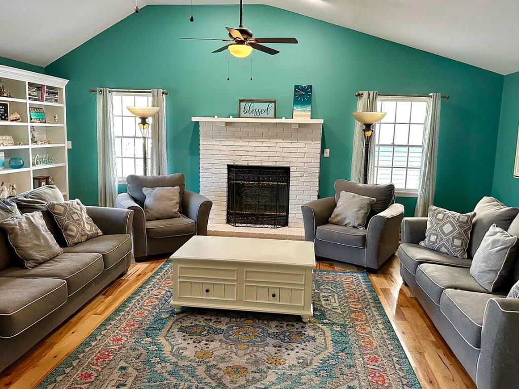 Pet Friendly Home - Fernwood Rd | Photo 9