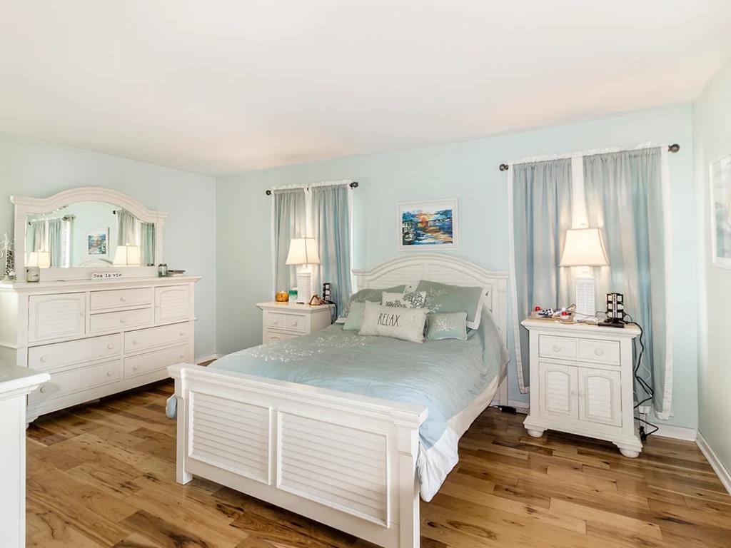 Pet Friendly Home - Fernwood Rd | Photo 11