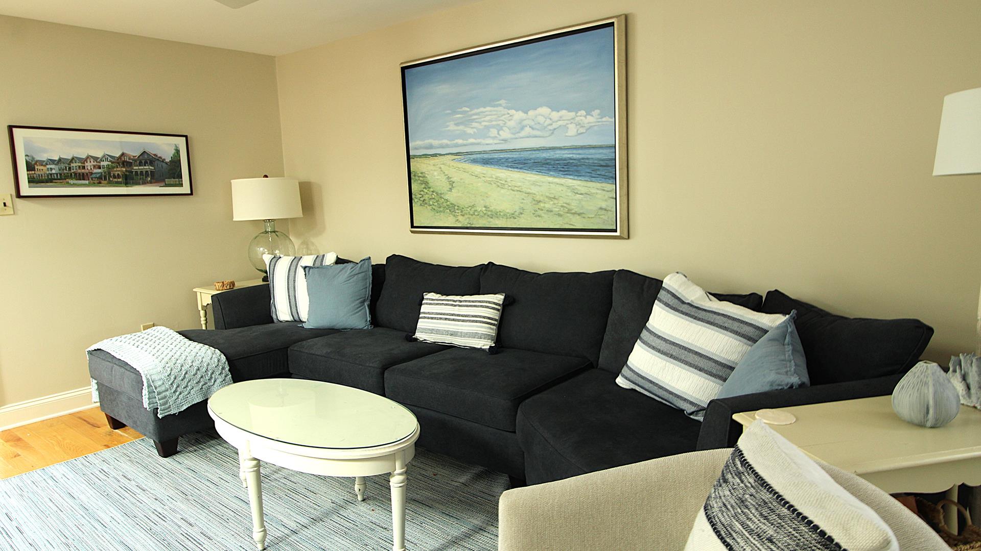 Comfortable Beach Home/Two Blocks from Beach