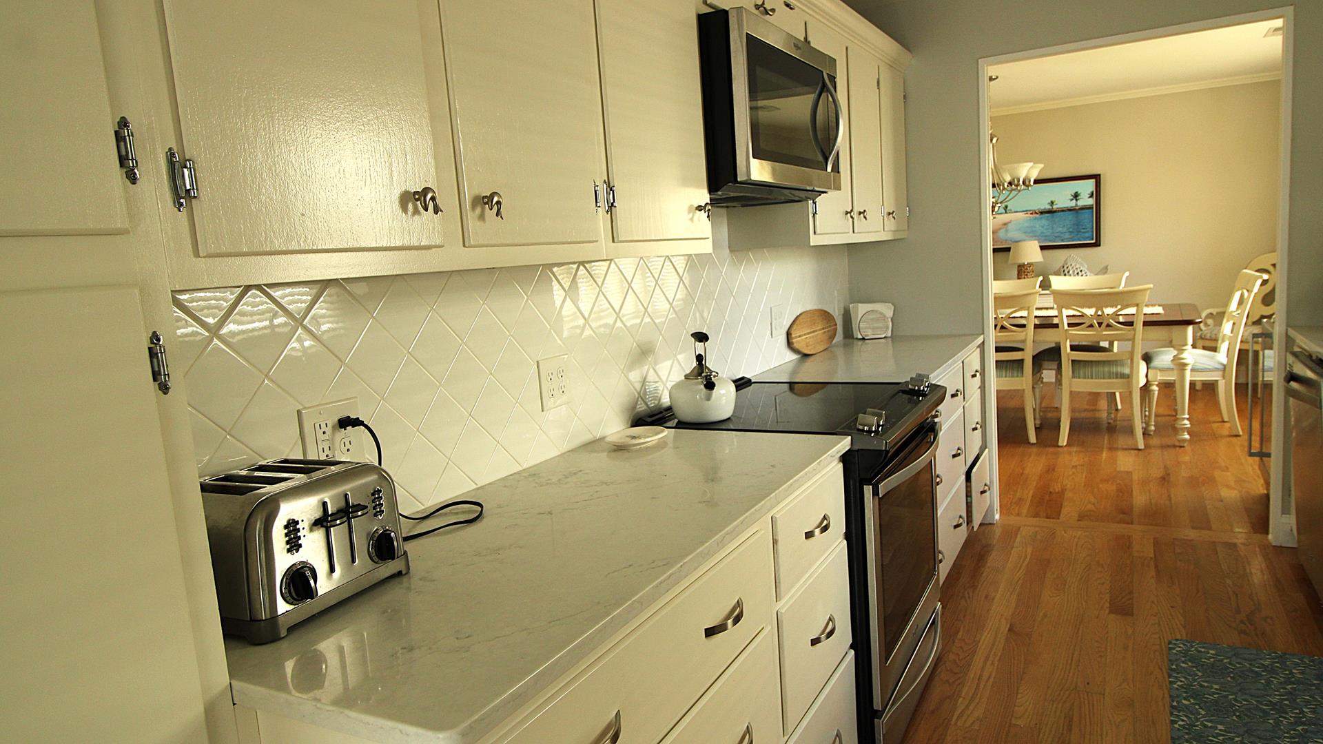 Comfortable Beach Home/Two Blocks from Beach