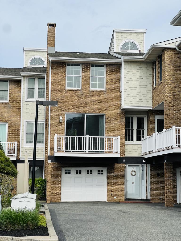 Beach Front Beauty - 4 Bedrooms! | Photo 5