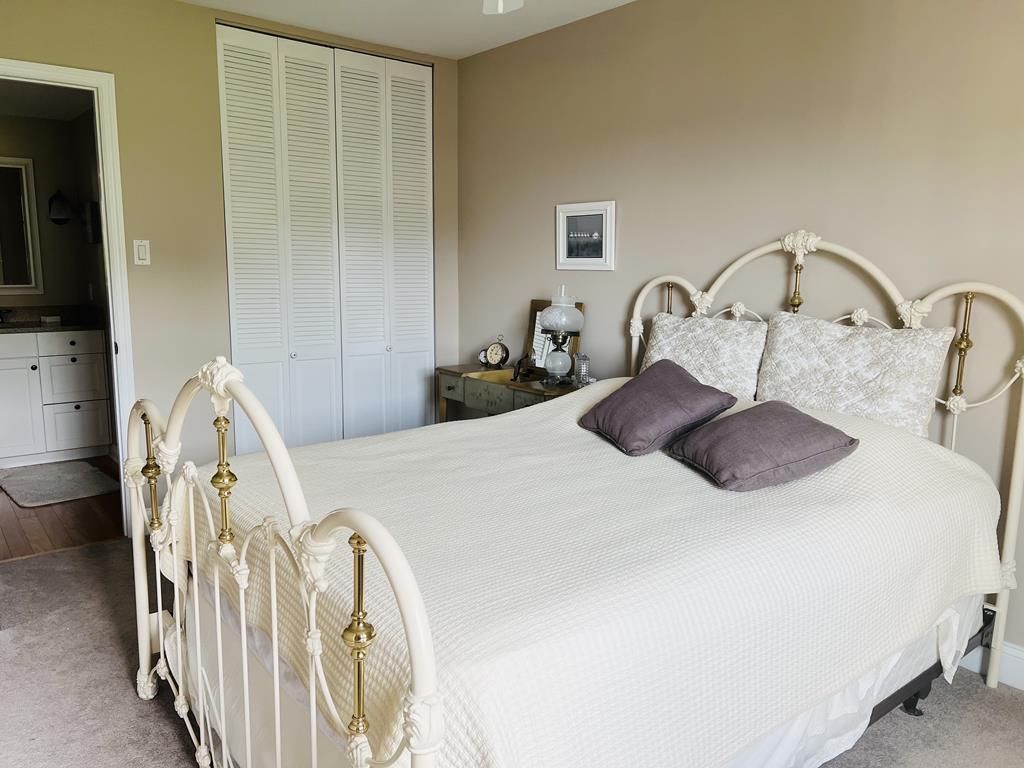 Beach Front Beauty - 4 Bedrooms! | Photo 9