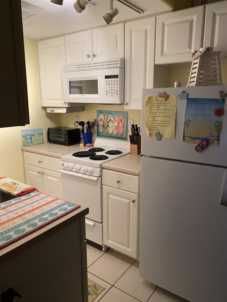 https://realtimerental.com/rrv10/RentalPhotos/1147/1147370.1.jpg