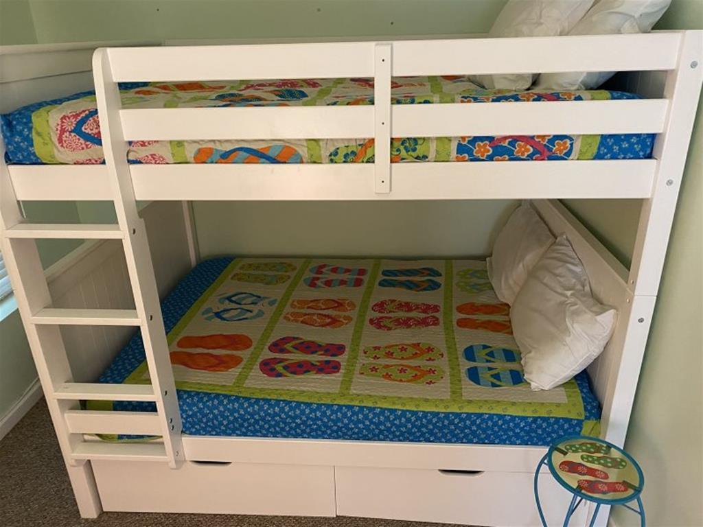 https://realtimerental.com/rrv10/RentalPhotos/1147/1147370.3.jpg