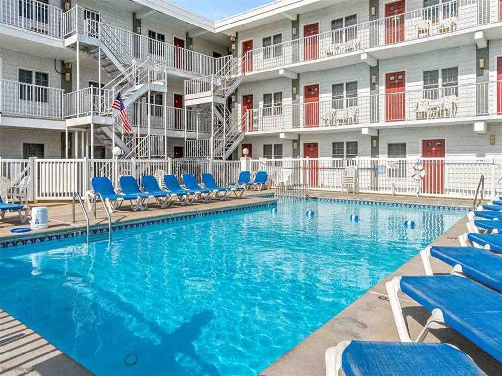 https://realtimerental.com/rrv10/RentalPhotos/1147/1147370.7.jpg