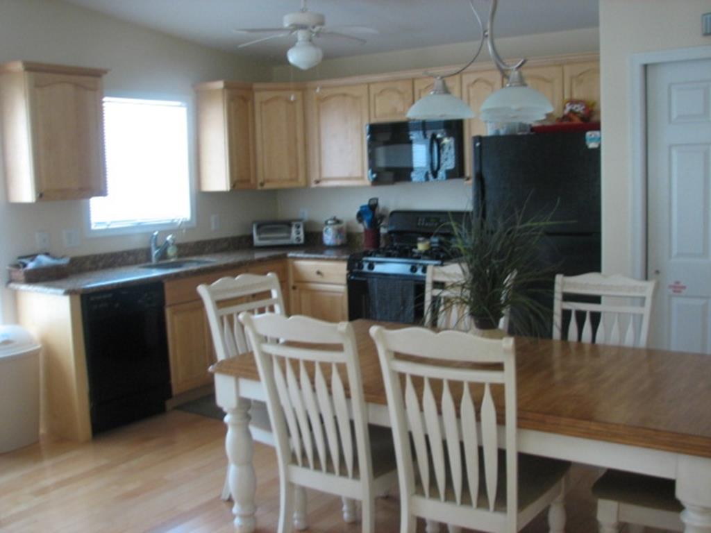 https://realtimerental.com/rrv10/RentalPhotos/1147/1147371.2.jpg