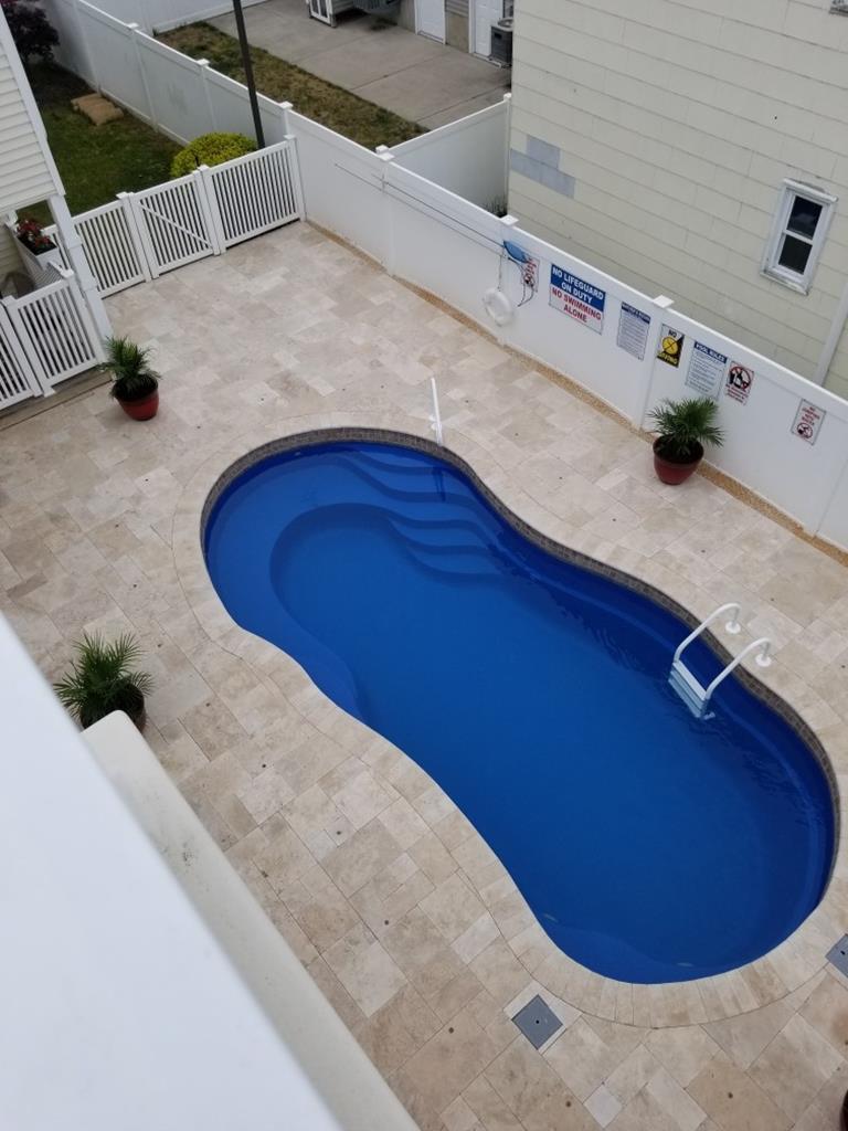 https://realtimerental.com/rrv10/RentalPhotos/1147/1147371.8.jpg