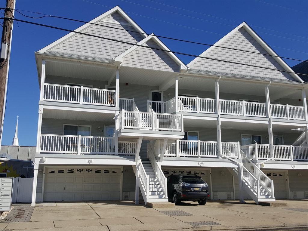 https://realtimerental.com/rrv10/RentalPhotos/1147/1147377.0.jpg
